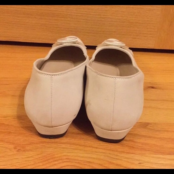 Vintage Salvatore Ferragamo leather cream flats - Picture 3 of 8